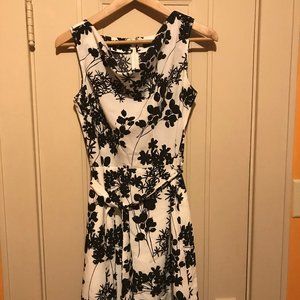 Sleeveless Dress with Floral Pattern